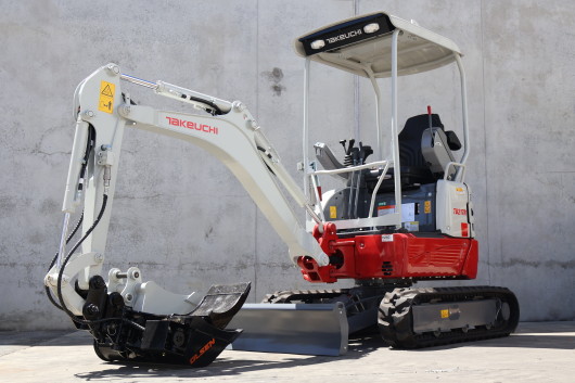 Takeuchi TB217R Tilt and Spade Bucket